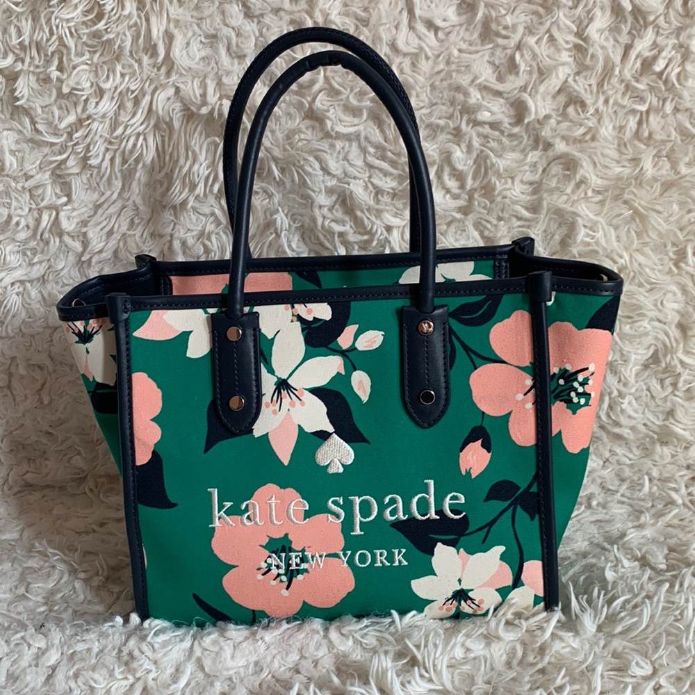 ♠️NWT Kate Spade Ella Lily Blooms Canvas Tote♠️